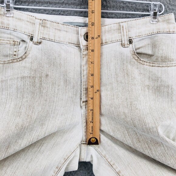 Chicos Jeans Women 0.5 US 6 White Washed Platinum Ultimate Fit Flare Leg Stretch - Picture 8 of 11